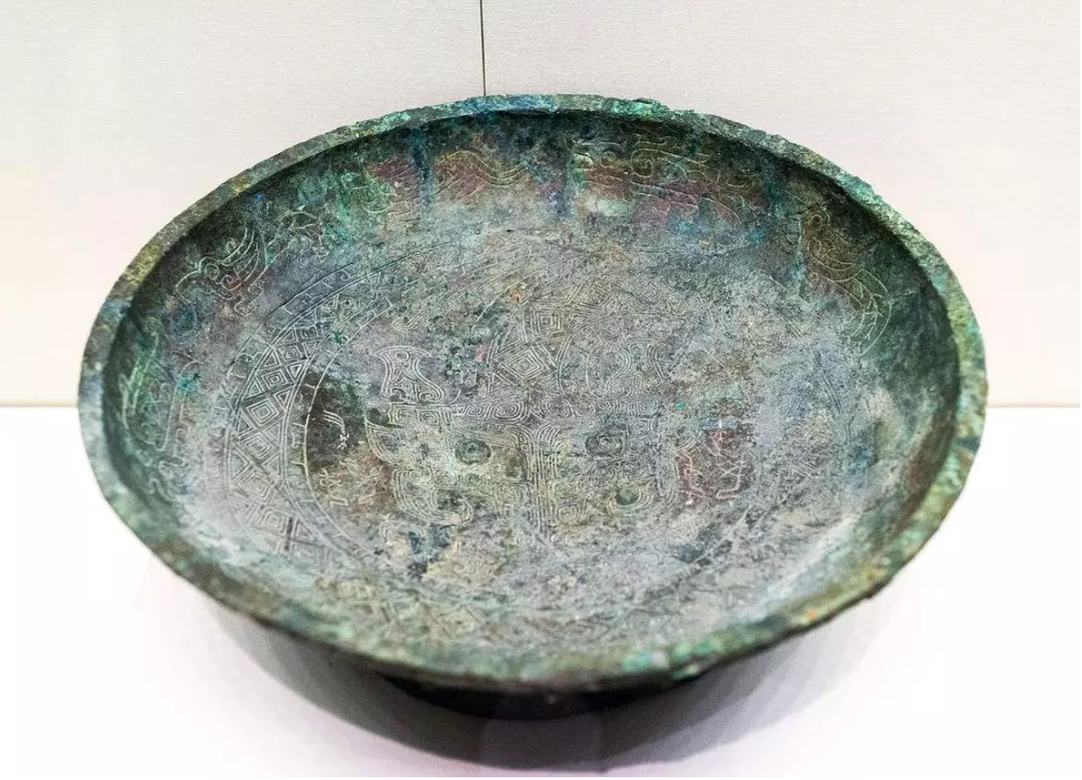 龍紋青銅盤(pán).jpg