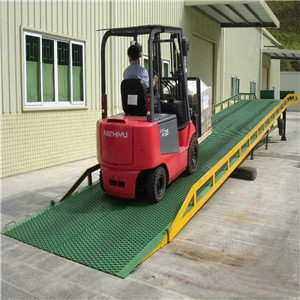 移動(dòng)式登車(chē)橋
